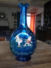 ancienne carafe en verre soufflé bleu décor émaillé d'enfants LEGRAS EMILE 1900
