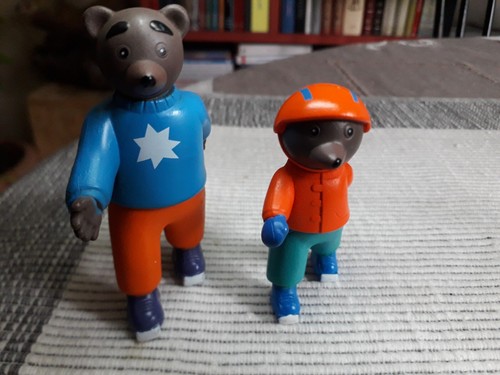 Petit ours brun son - brun, père