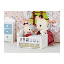 SYLVANIAN FAMILIES 5017 Bébé Lapin Chocolat Lit