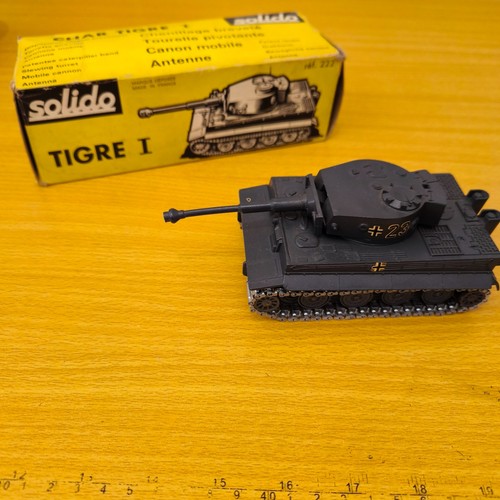 Char tigre solido 222 with - tigre,