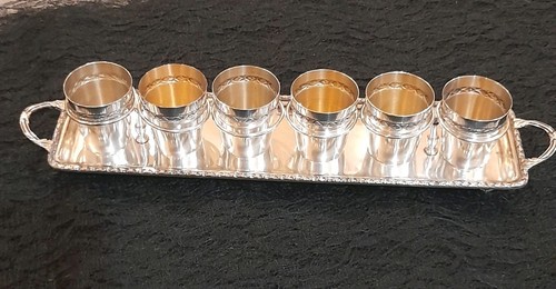 Petits gobelets à liqueur - gobelets,
