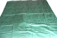 Nappe verte carrée.