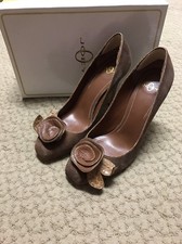 Women's Joey Light Brown Suede Heal With Leather Flower Size 9