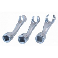 Clés à tuyauter déportées