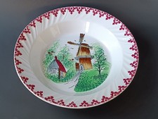 **Plat creux en faience de