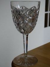 BACCARAT UN ANCIEN GRAND VERRE A EAU CRISTAL MODELE JUIGNE  S.989 ht 18 cm