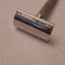 ANCIEN RASOIR MECANIQUE GILLETTE MADE IN ENGLAND
