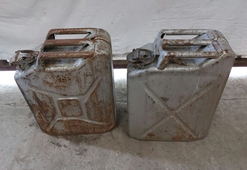 Lot anciens jerrican - lot,