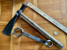 outils anciens,old tools, belle et grosse hache à talon et clef de charon