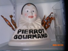 1 JOLI PIERROT GOURMAND AVEC DES SUCETTES
