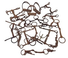 Lot d'anciens mors et étriers