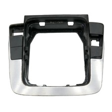 Moulure autour du levier de