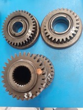 pignon de 3 et 4  boite de vitesse peugeot 205. BE1.  27x31-35x29