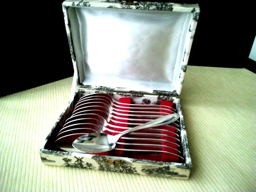 Coffret cuillères à - de,