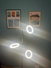 Lampe sur pied LED design - 3 anneaux lumineux - Moderne et élégante