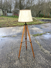 Lampadaire trépied/chevalet... en bon état