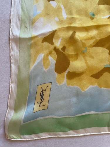 Foulard yves saint - yves, laurent
