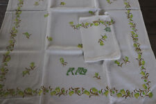 serviette de toilette + gant vintage ,monogramme R.M , brodé ,beau linge ancien