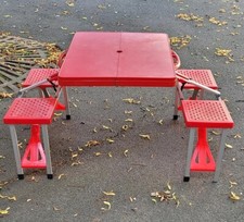 table de camping pliante rouge transportable avec quatre siège