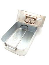 2.5/09/25 (REF28113) Petit lot militaria 2 gamelles anglaises en l'état