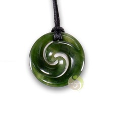 Pendentif Maori jade vert koru Maori art Nouvelle-Zélande fait main