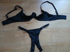 Redresse Sein Et String  Fendu Entrejambe Noir  T 110/115 Neuf 