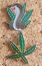 Lot De 2 Pin's Feuille De Cannabis Chanvre Cobra Serpent Reggae 