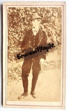CDV AUGUSTE MURIEL jeune homme en costume velours et guêtres chapeau H536