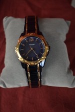 TRES BELLE MONTRE FEMME / GUESS / MODELE W0234L4 / BLEU OUTREMER / PORT OFFERT