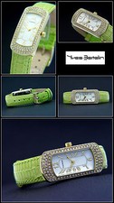 Allongée femme montre yves - allongée,