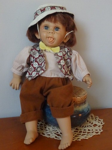 Poupee artiste expressive - ,