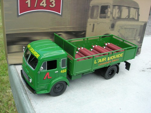 Ixo camion simca cargo - 1/43,