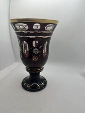 Gobelet en cristal sur pied