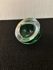 Cendrier demi sphère overlay vert en cristal de Saint Louis modèle1