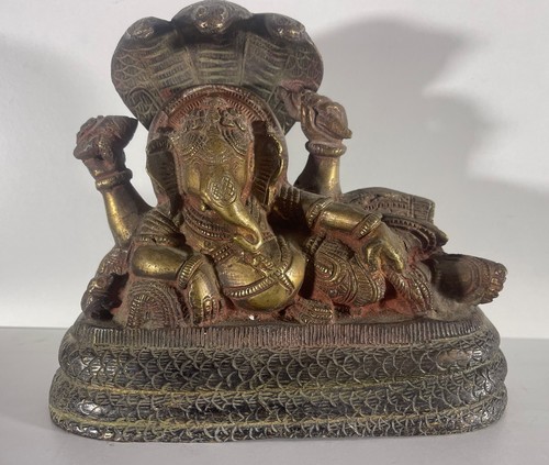 Ganesh couché sous naga inde - ganesh,