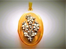 Pendentif ouvrant porte photo or  18 carats  serti de perles fines vers 1920