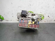 YQE103740 BOÎTES À FUSIBLES