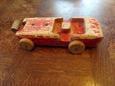 ancien Jouet en bois camion  pompier  1900 circa