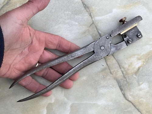 Antique leather working - ⭐️,