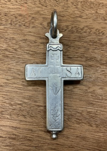 Très jolie croix - très,