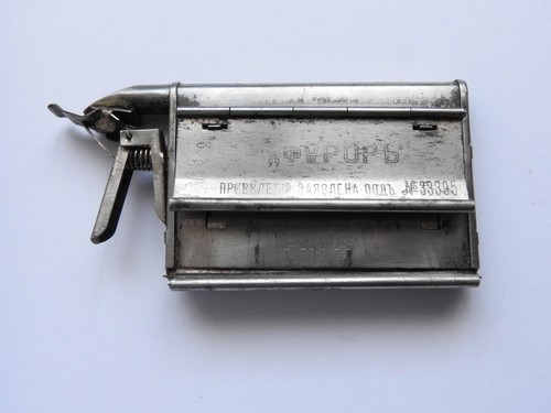 Ancienne rouleuse tabac - à,