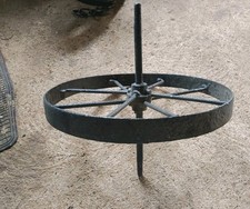 Roue De Charrette Très Ancien
