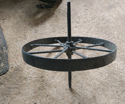 Roue charrette très ancien - très,