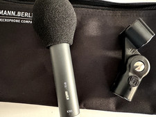 Neumann KMi 84. Très bon état. Avec bonnette neuve, pochette et attache micro.