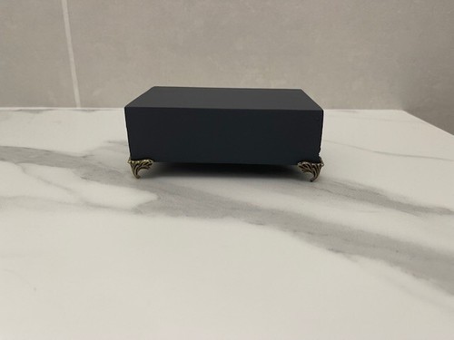 Socle bois gris foncé avec - en,