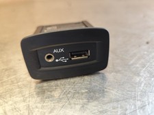 PRISE AUXILIAIRE AUX RENAULT