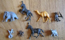 LA ROCHE AUX FEES ~  SERIE ANIMAUX DU CIRQUE / LOT  8  FIGURINES PUBLICITAIRES