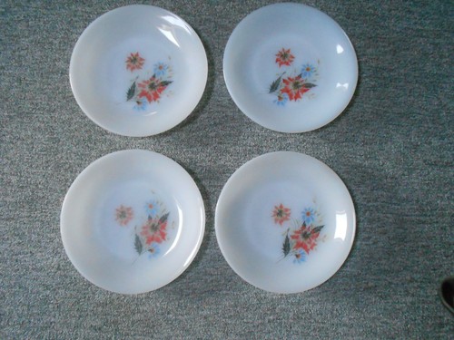 Assiettes vintage blanches - 4,