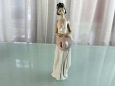Figurine en porcelaine de