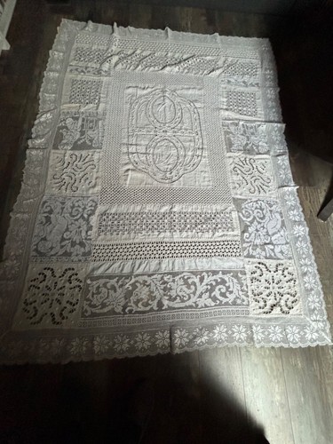 Linge ancien dessus lit - ancien,